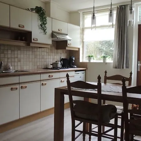 Vakantiewoning De Huusker בית נופש ווינטרסווייק