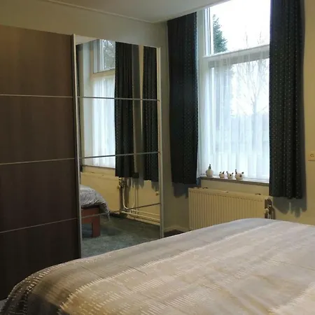 Vakantiewoning De Huusker בית נופש ווינטרסווייק