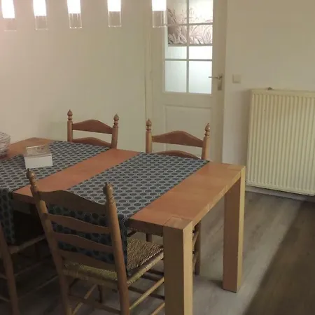 בית נופש Vakantiewoning De Huusker ווינטרסווייק